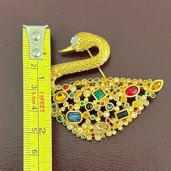 Elegant Swarovski Gold-tone Swan Brooch with Multicolor Gemstones - Picture 5 of 7